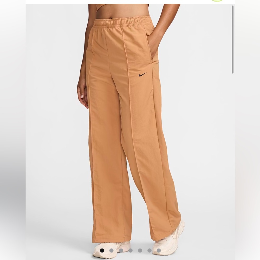 Nike Sportswear Everything Wovens
Women's Mid-Rise Open-Hem Pants